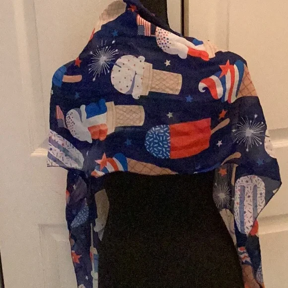 ❤️🇺🇸NWOT Fun Flag Scarf Closet Must Have ❤️🇺🇸 - Picture 3 of 7